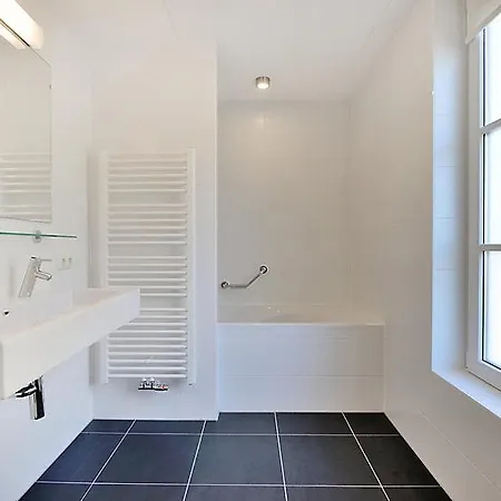 Holiday home Sleeps 8 Wifi Piet Gijzenbrug