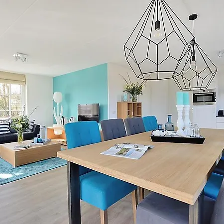 Holiday home Sleeps 8 Wifi